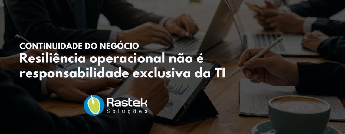 Executivos e profissionais de TI analisam um plano de resiliência operacional e continuidade de negócios