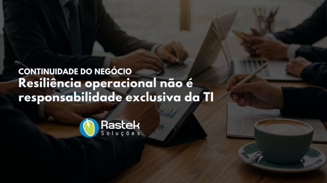 Executivos e profissionais de TI analisam um plano de resiliência operacional e continuidade de negócios